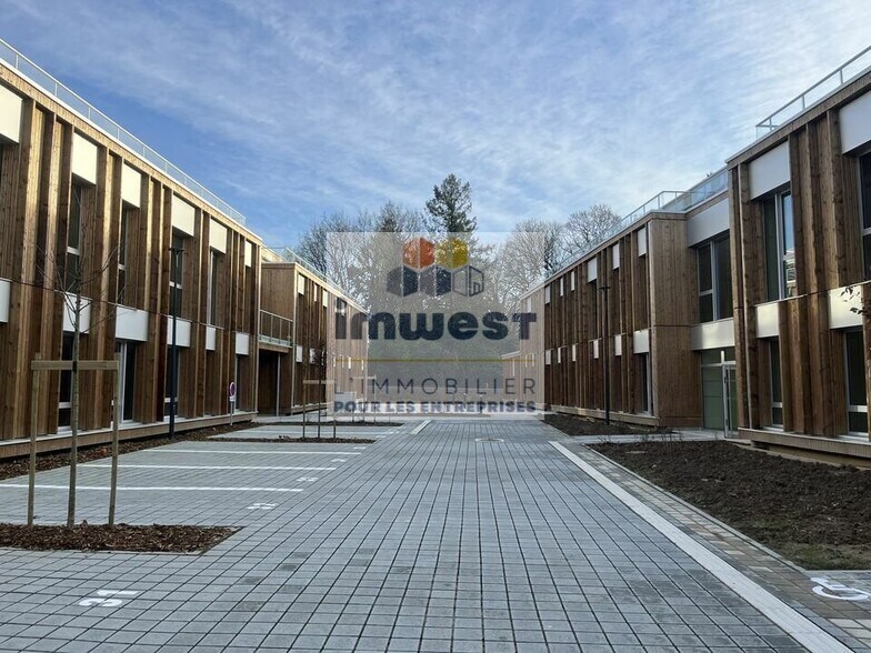 Office in Rennes for lease - Building Photo - Image 2 of 12