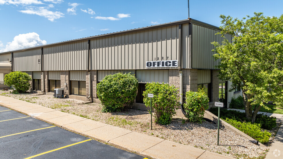 1205-1227 Barberry Dr, Janesville, WI for lease - Building Photo - Image 3 of 20