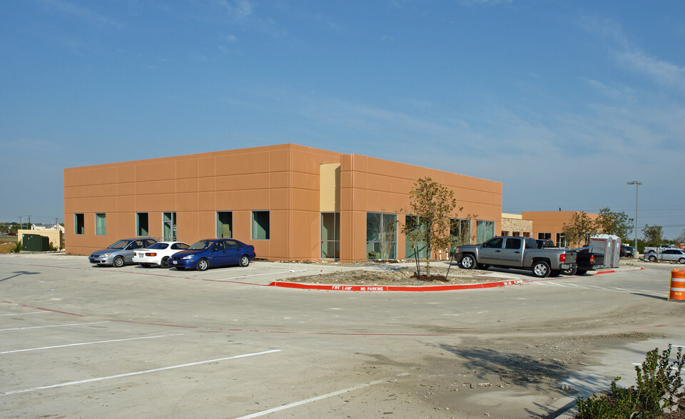 950 E Belt Line Rd, Cedar Hill, TX for lease - Building Photo - Image 2 of 7