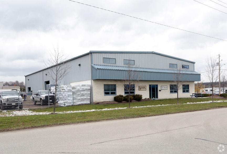 11 Crestview Pl, Kitchener, ON for sale - Primary Photo - Image 1 of 1