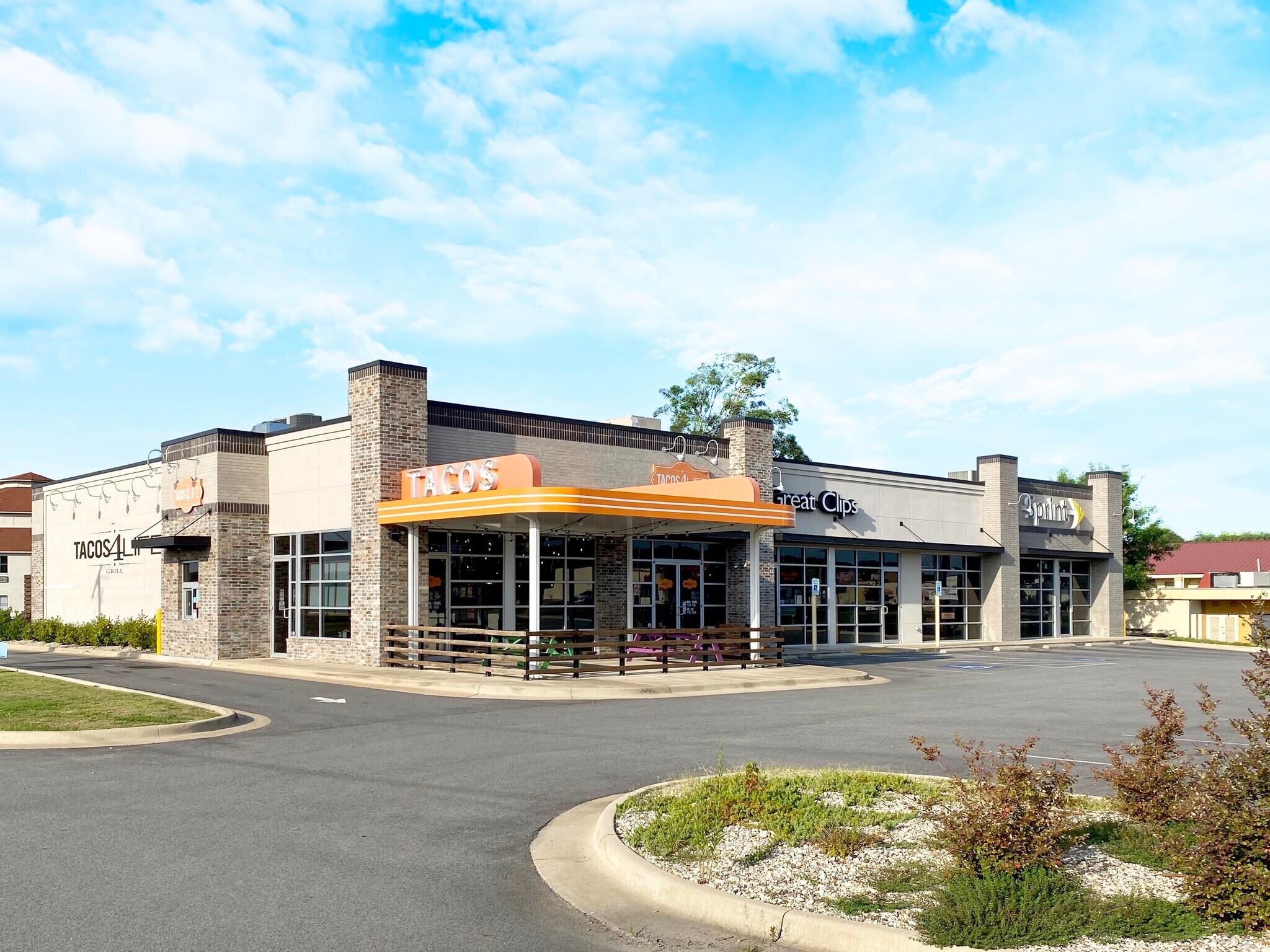 3113 E Race Ave, Searcy, AR 72143 The BEST 1,500 SF Available in