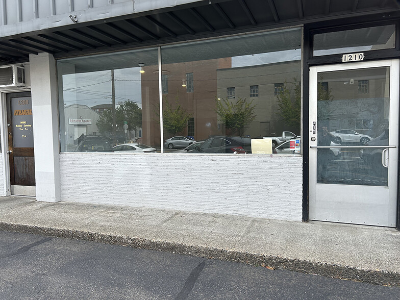 1210 SE 7th Ave, Portland, OR for lease - Building Photo - Image 2 of 14