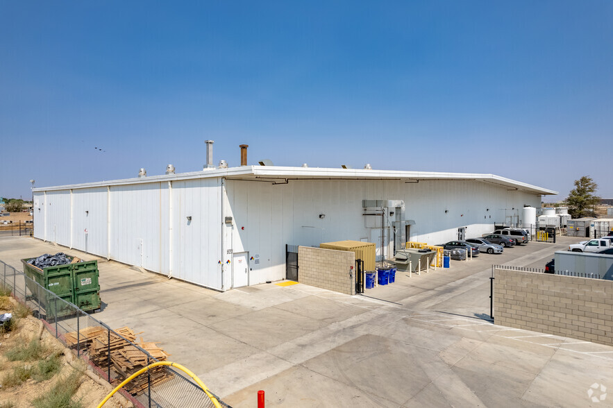 Industrial in Lancaster, CA for sale - Primary Photo - Image 1 of 1