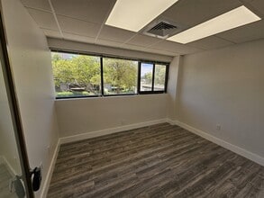501 Golden Isles Dr, Hallandale Beach, FL for lease Interior Photo- Image 2 of 3