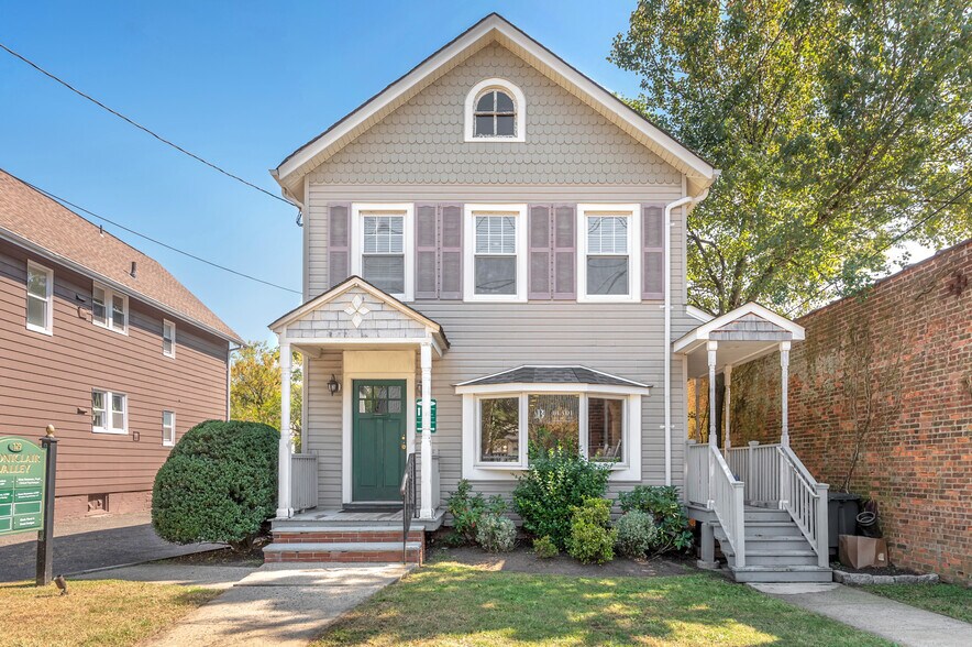 129 Valley Rd, Montclair, NJ 07042