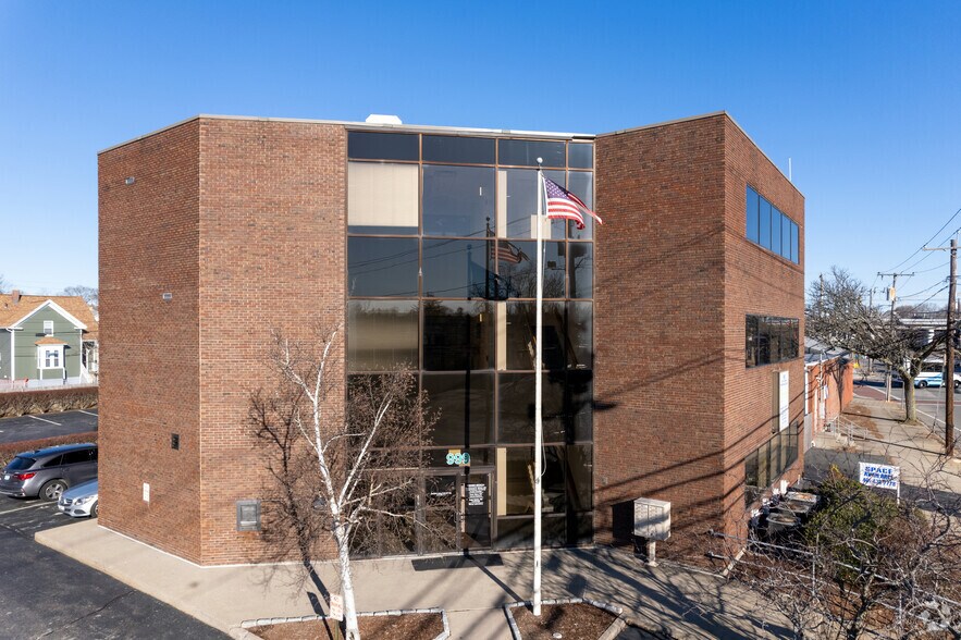 999 S Broadway, East Providence, RI for sale - Primary Photo - Image 1 of 31