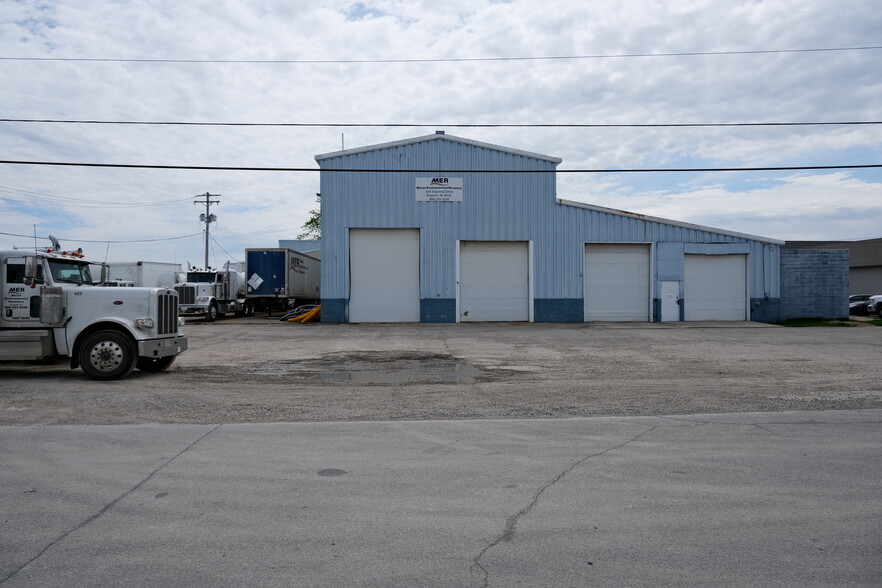 225 Industrial Dr, Franklin, IN for sale - Building Photo - Image 1 of 2