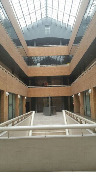 Office in SEVILLA for lease - Building Photo - Image 2 of 19