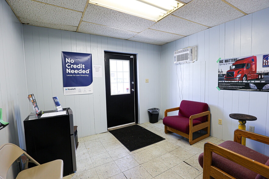 430 US-62 E, Eddyville, KY for sale - Interior Photo - Image 2 of 51