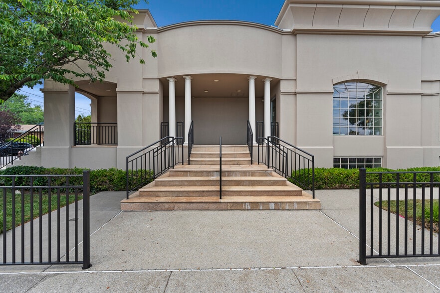 2777 Hylan Blvd, Staten Island, NY for sale - Building Photo - Image 2 of 38