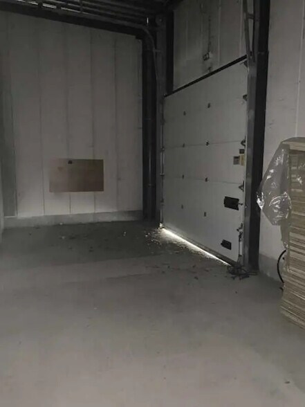 Retail in Bourg-en-Bresse for lease - Interior Photo - Image 3 of 5