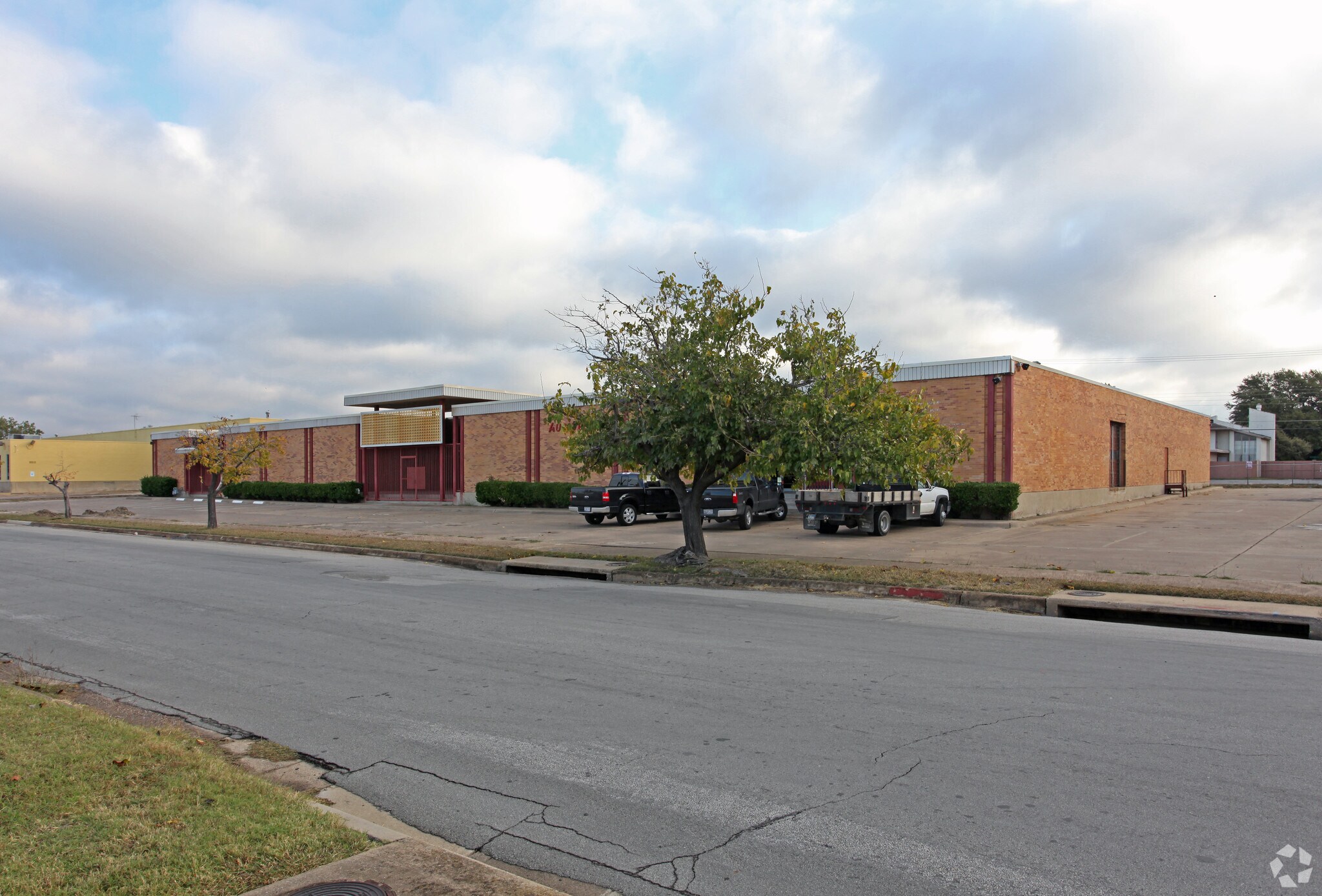 9880-9898 Monroe Dr, Dallas, TX for sale Primary Photo- Image 1 of 1