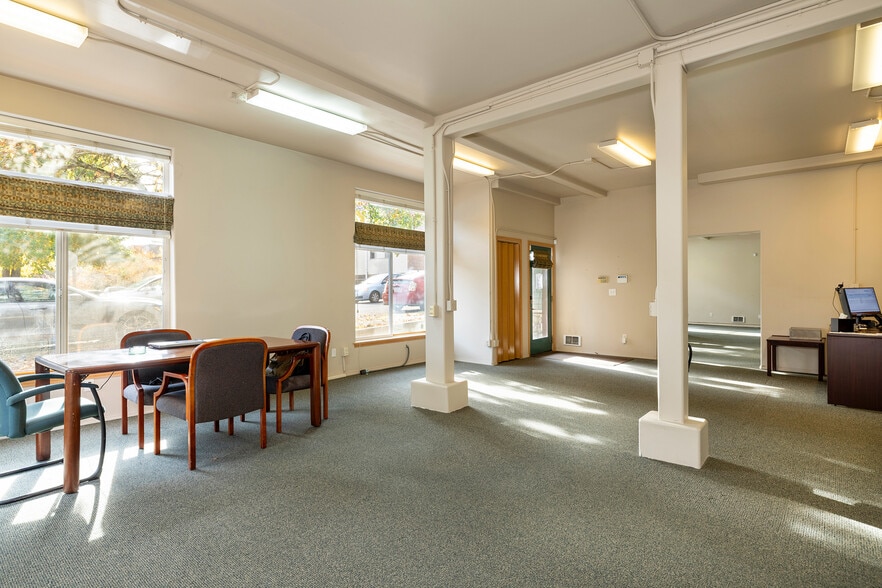 3408 NE 65th St, Seattle, WA for sale - Interior Photo - Image 3 of 23