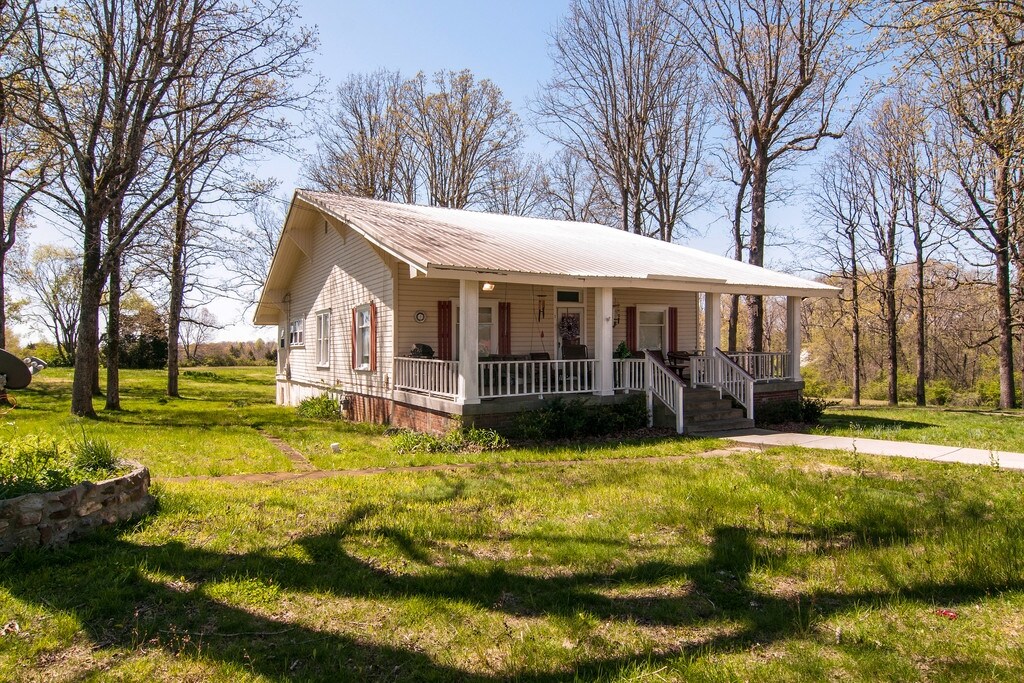 681 Church St, White Bluff, TN 37187