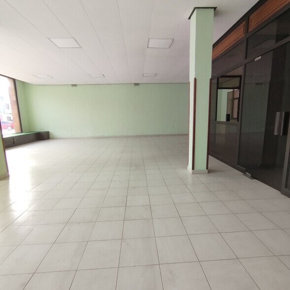 Retail in Llanera, Asturias for sale - Interior Photo - Image 3 of 19