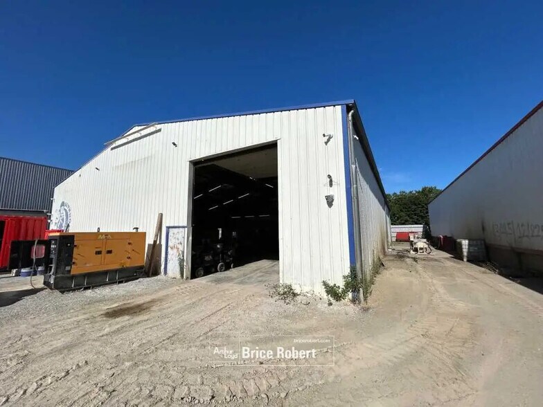 Office in Meyzieu for lease - Building Photo - Image 3 of 8