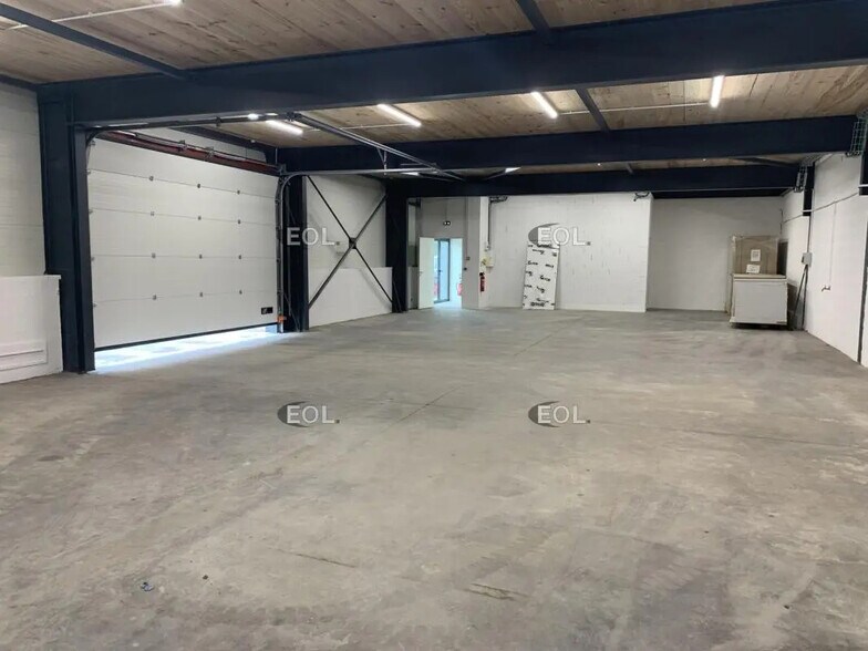 Flex in Saint-Rémy-de-Provence for lease - Interior Photo - Image 2 of 5