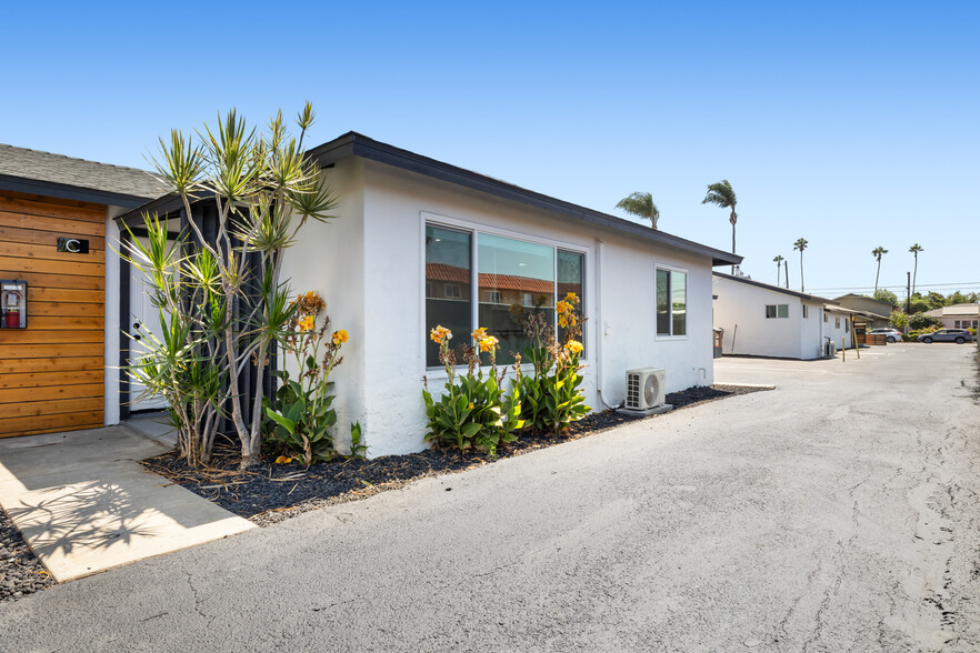 569 Park Way, Chula Vista, CA for sale - Interior Photo - Image 2 of 27