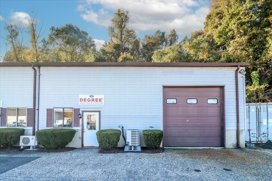 50 S End Plz, New Milford, CT for sale - Building Photo - Image 2 of 4