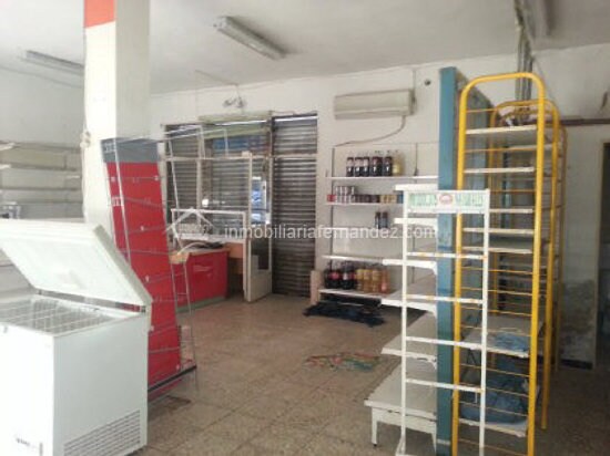 Retail in Cáceres, Cáceres for lease - Building Photo - Image 2 of 7