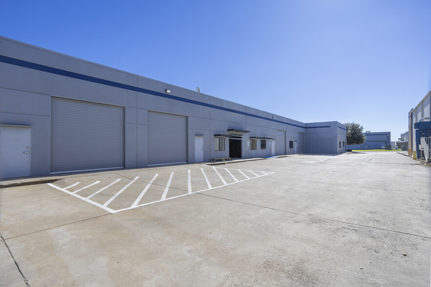 6750 Corporation Pky, Fort Worth, TX for lease - Building Photo - Image 2 of 8