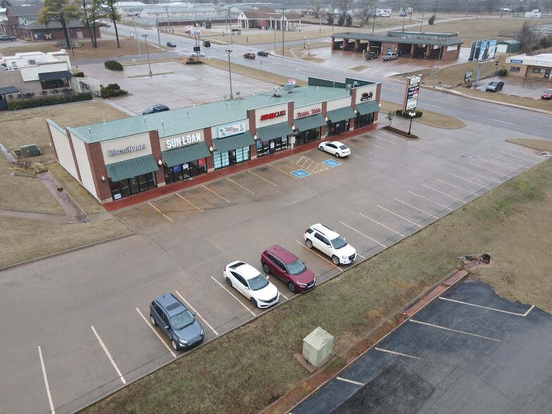 2108 S Division St, Guthrie, OK for lease - Building Photo - Image 3 of 6