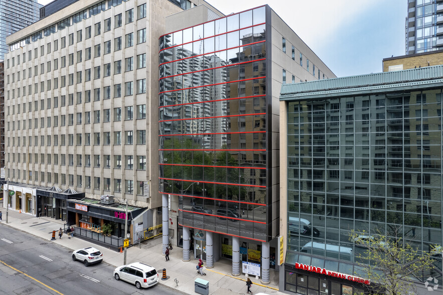 160 Eglinton Ave E, Toronto, ON for lease - Building Photo - Image 2 of 4