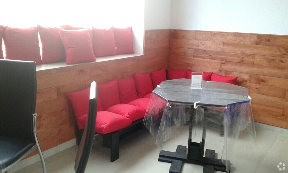 Avenida Martín Descalzo, 33, Madridejos, Toledo for lease - Building Photo - Image 3 of 11