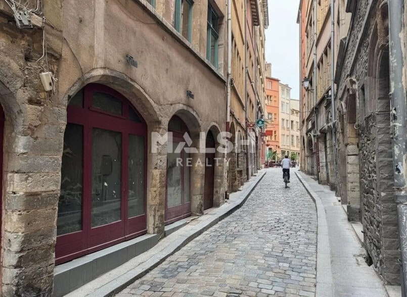 Retail in Lyon for lease - Building Photo - Image 3 of 7