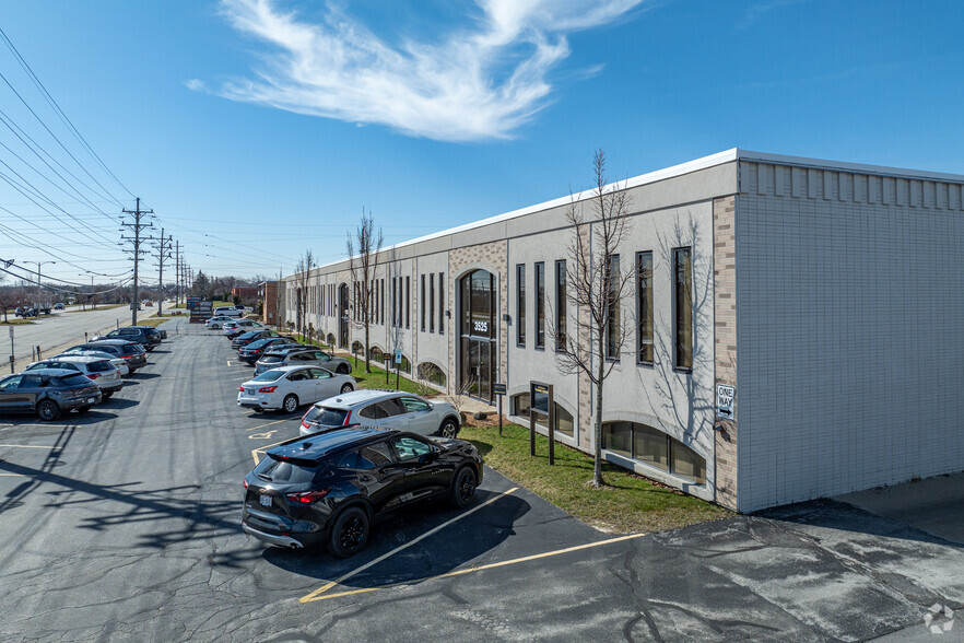 3505-3535 N 124th St, Brookfield, WI for sale - Building Photo - Image 1 of 5