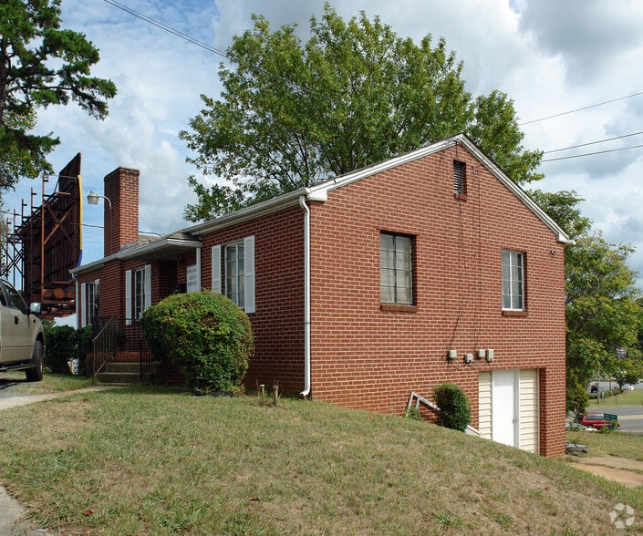 1064 Salisbury Ridge Rd, Winston-Salem, NC for sale - Primary Photo - Image 1 of 6