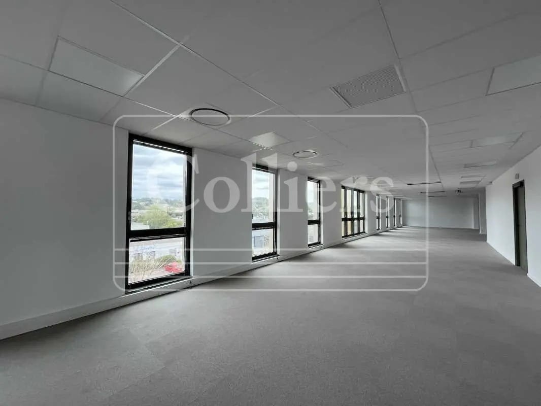 230 Rue Fréderic Joliot, Aix-en-Provence for lease Interior Photo- Image 1 of 7