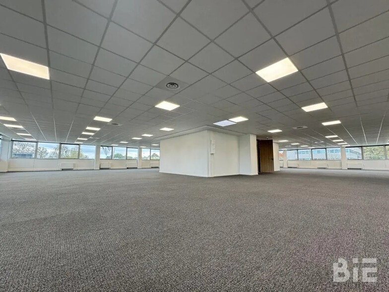 Office in Pessac for lease - Interior Photo - Image 3 of 7