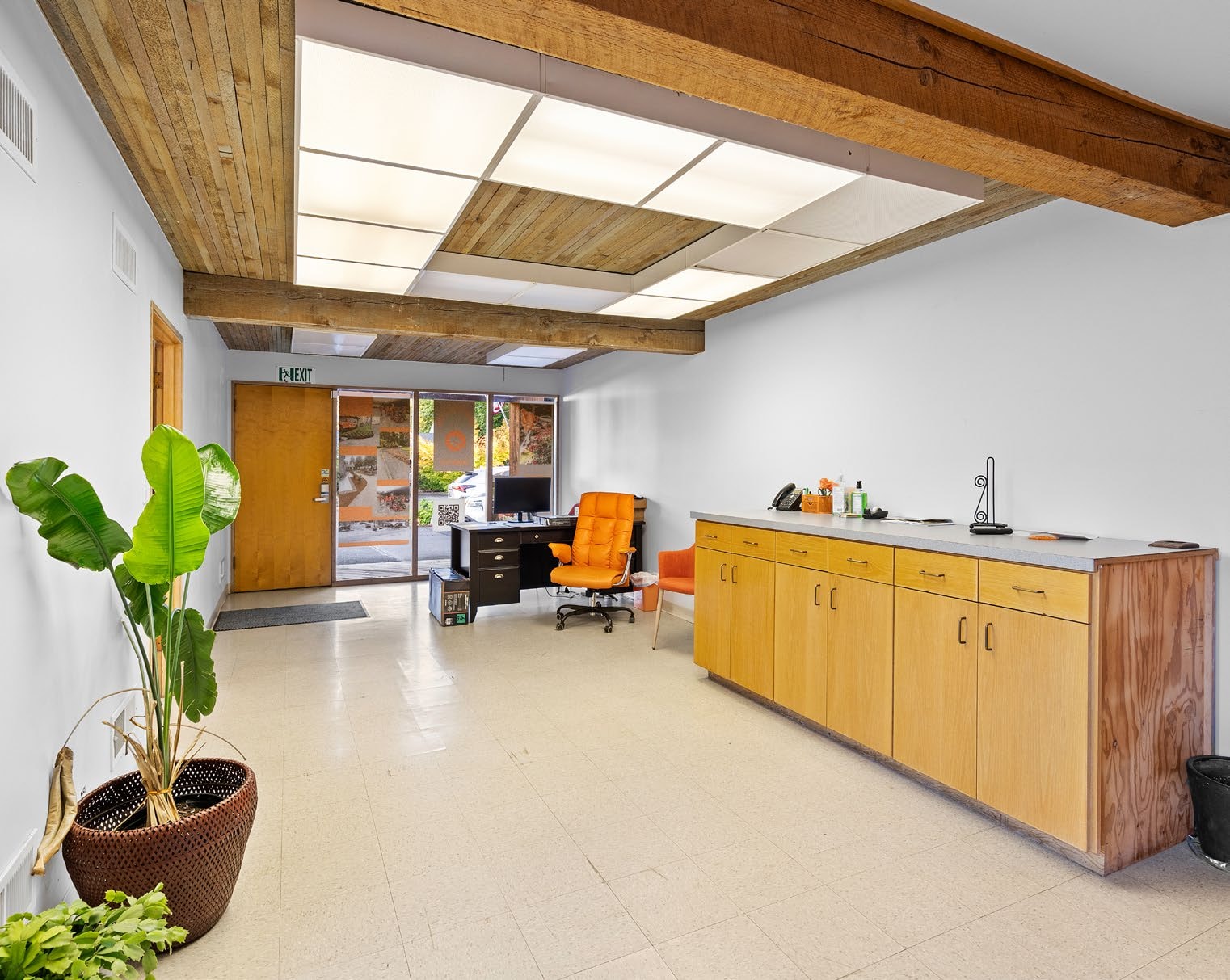 220 Foothills Rd, Lake Oswego, OR for lease Interior Photo- Image 1 of 4