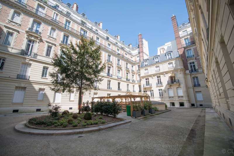 Office in Paris for lease Building Photo- Image 1 of 11