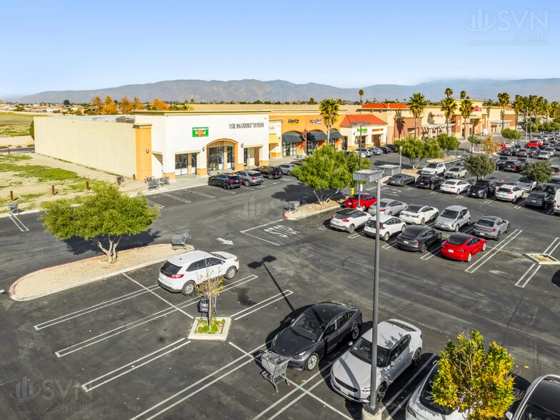 W Florida Ave, Hemet, CA for lease - Building Photo - Image 3 of 16
