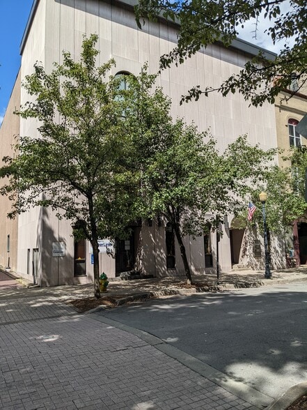 329 Pine St, Williamsport, PA for lease - Building Photo - Image 2 of 15