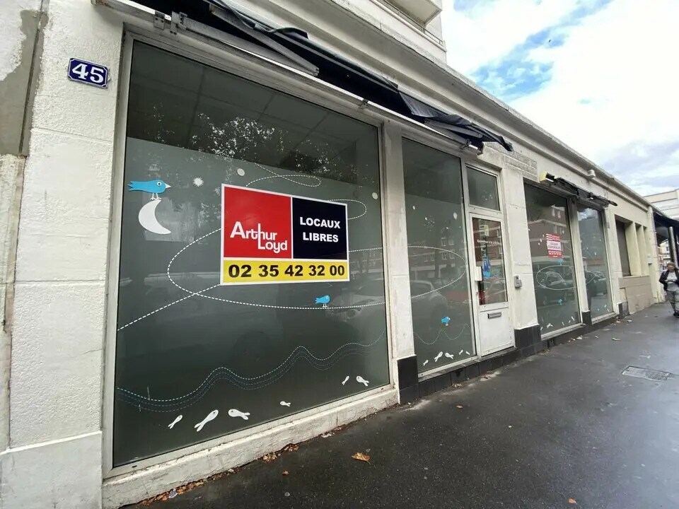 Retail in Le Havre for lease Building Photo- Image 1 of 8