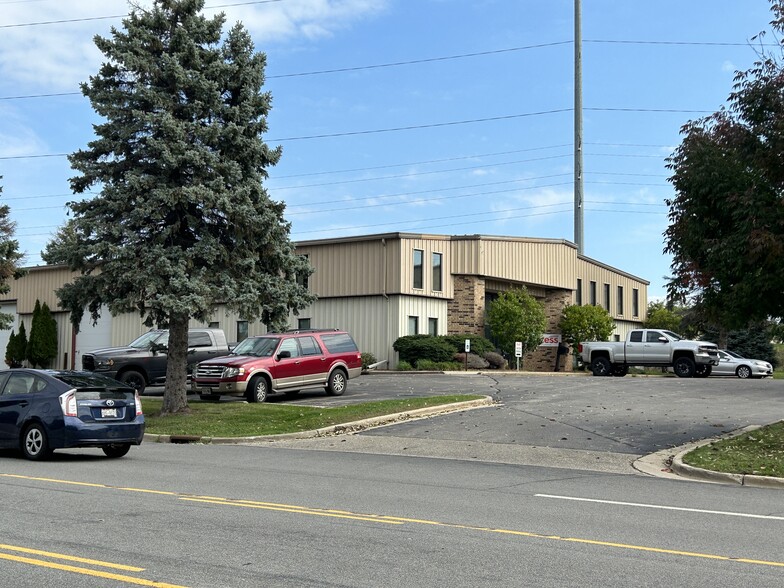 3700 Commerce Dr, Madison, WI for lease - Building Photo - Image 1 of 9