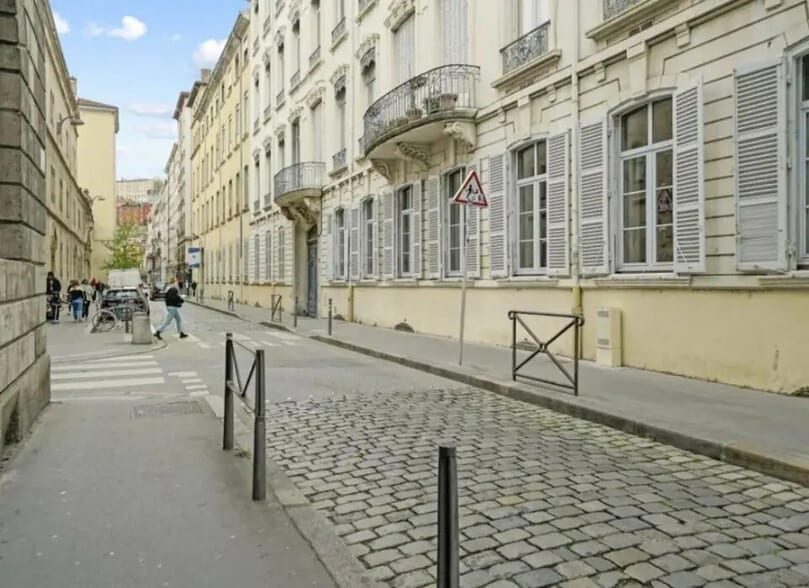 Office in Lyon for sale - Building Photo - Image 2 of 14