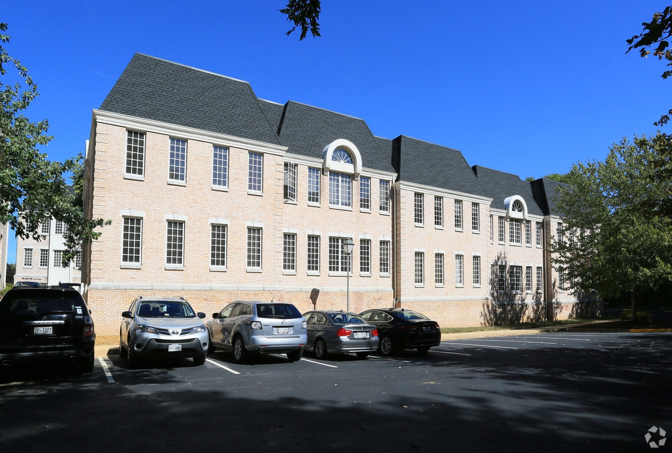 3927 Old Lee Hwy, Fairfax, VA 22030