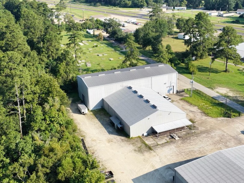 1105 Old 69 hwy, Kountze, TX for lease - Building Photo - Image 1 of 5