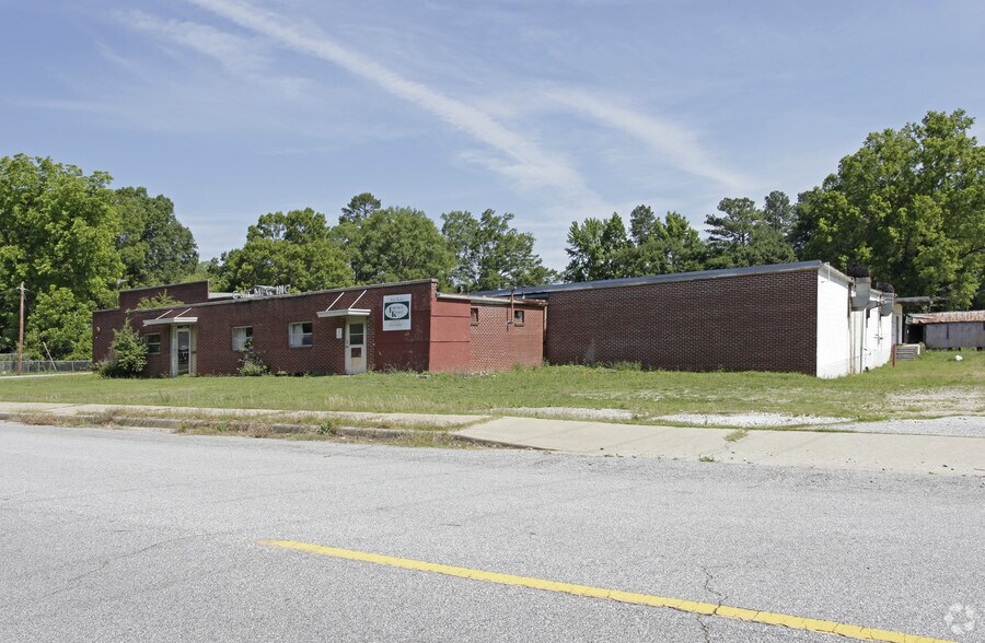801 E Main St, Clinton, SC for sale - Primary Photo - Image 1 of 1