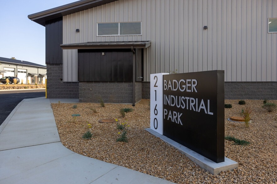 2160 SW Badger Ave, Redmond, OR for lease - Building Photo - Image 2 of 7