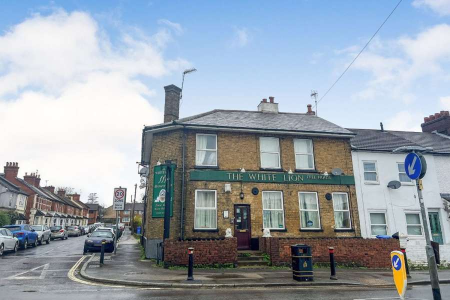 20 Lower Farnham Rd, Aldershot for sale Building Photo- Image 1 of 1