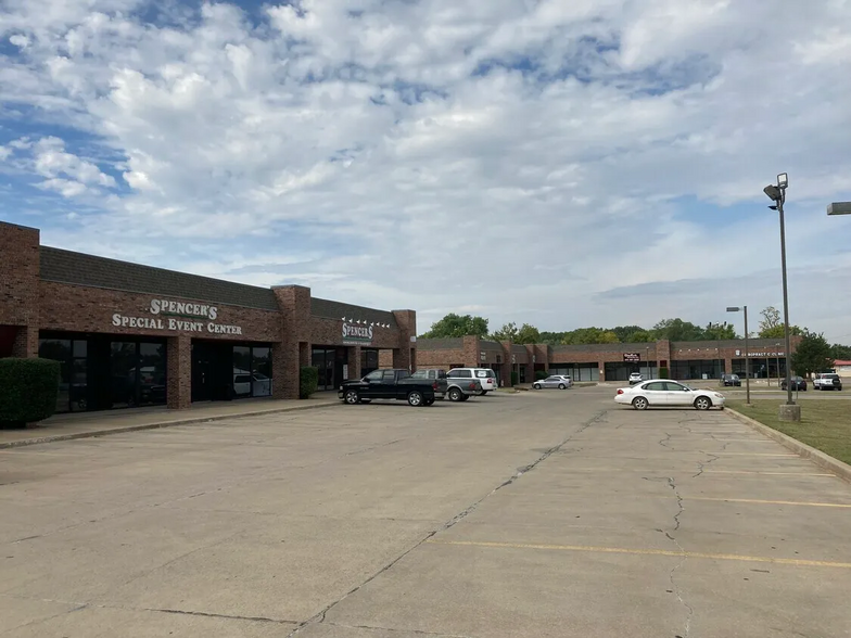 9820-9910 NE 23rd St, Oklahoma City, OK for sale - Primary Photo - Image 1 of 1