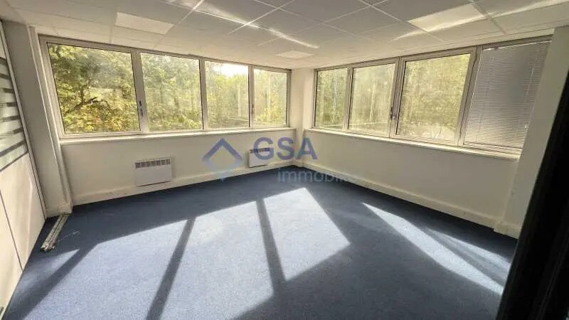 Office in Évry-Courcouronnes for lease Interior Photo- Image 1 of 7