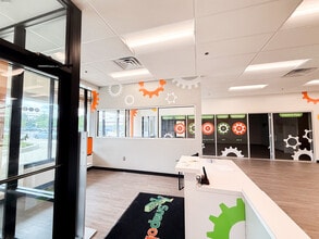 819-965 E Auburn Rd, Rochester Hills, MI for lease Interior Photo- Image 2 of 5