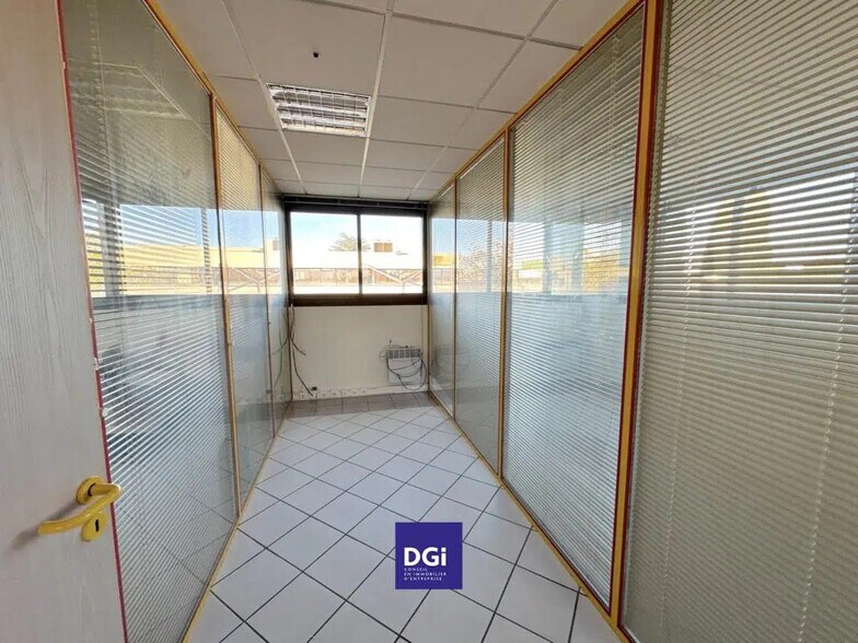 Office in Nîmes for lease - Interior Photo - Image 3 of 6