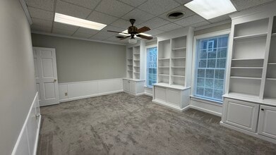 8409 Dunwoody Pl, Sandy Springs, GA for lease Interior Photo- Image 2 of 9